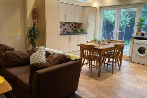 Lounge/Dining