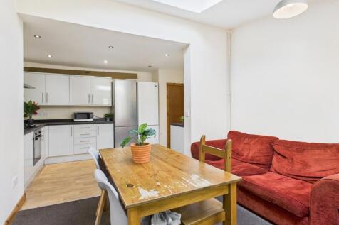 Lounge/Dining