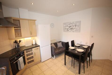 Lounge / Dining