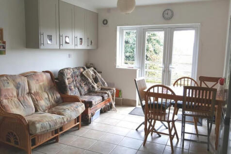 Lounge/Dining