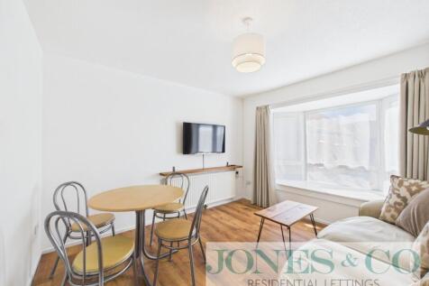 Lounge/Dining
