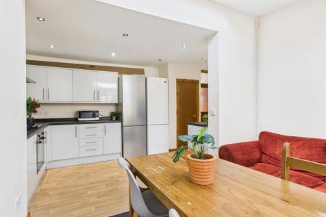 Lounge/Dining