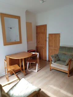 Lounge/Dining