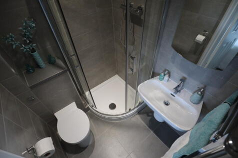 6DR_ensuite4a.JPG