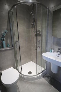 6DR_ensuite4b.JPG
