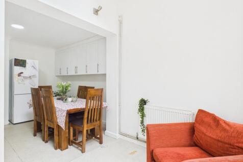 Lounge/Dining