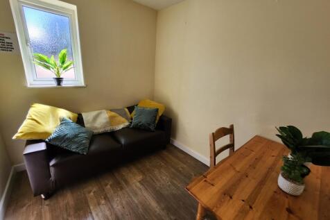 Lounge/Dining