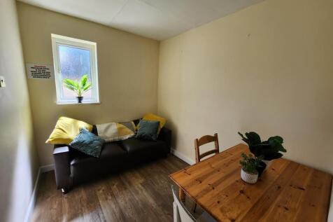 Lounge/Dining