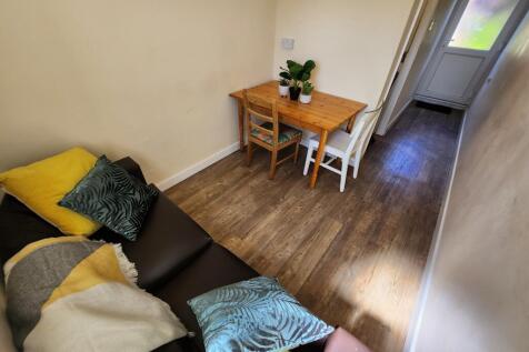 Lounge/Dining