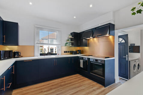 Kitchen1.jpg