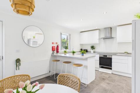 Kitchen &amp; Dining