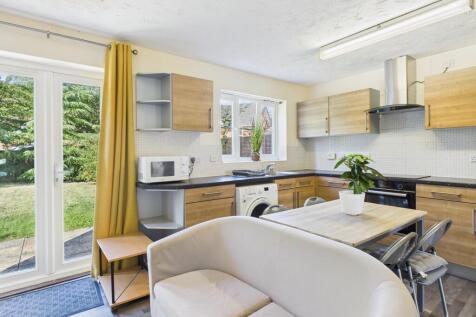 Lounge &amp; Kitchen