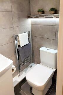 11EL_room2_ensuite.2