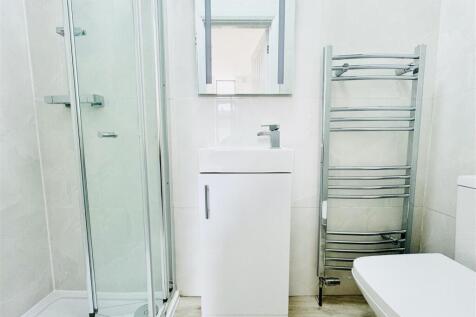 chapel ensuite.jpg