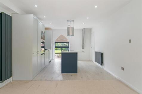 The nave kitchen.jpg