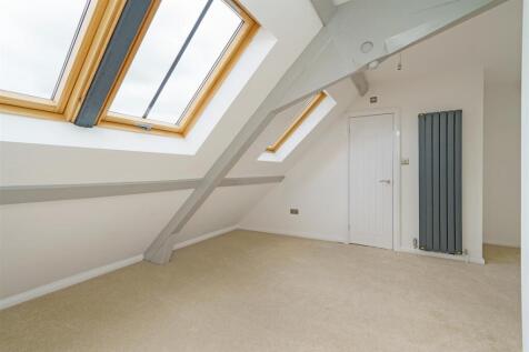 The nave bedroom1..jpg