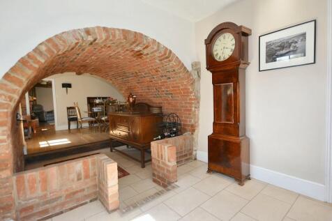 Vaulted Brick Pas...