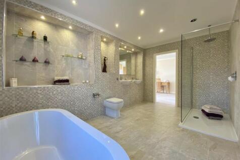 En-Suite Bathroom