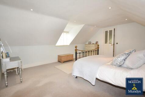 Master Bedroom (2...