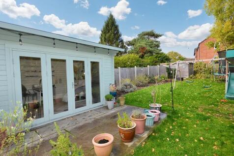 Rear Garden - Hom...