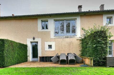 Rear private terrace
