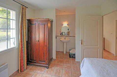 Bed 2 en-suite