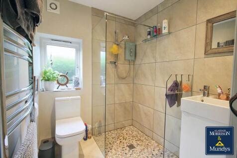 Downstairs Shower...