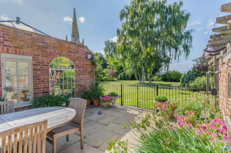 Side Courtyard