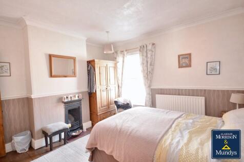 Master Bedroom (2...