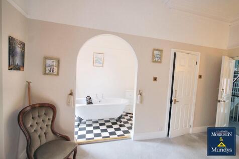 Master Bedroom En...