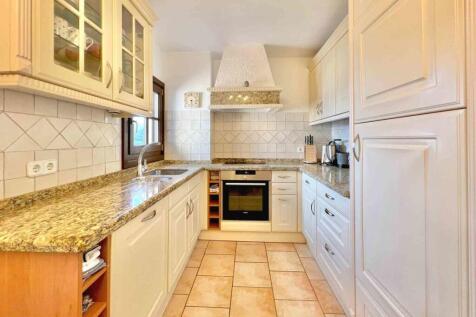 08-Reihenmittelhaus-traumhafter-Hafenblick-kaufen-kueche