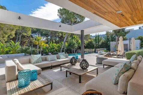 04-santa ponsa-Beeindruckende Luxusvilla-kaufen-aussensofa