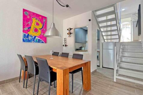 06-paguera-Triplex-Stadthaus fußlaeufig zur Promenade-kaufen-esstisch