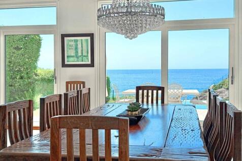 06-Villa in Port d¿Andratx ¿ Wohnen, wo das Meer den Horizont kuesst-kaufen-esstisch