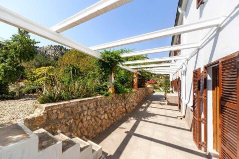 06-sarraco-Charmante Finca im Kuenstlerdorf S¿Arracó-kaufen-terrasse