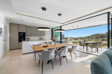 05-paguera-Exklusives Neubau-Penthouse mit Blick ueber die Malgrat Inseln-kaufen-esstisch