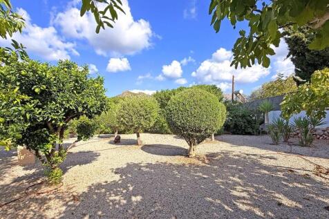 14-andratx-Mediterranes Stadthaus mit Grundstueck-kaufen-baeume