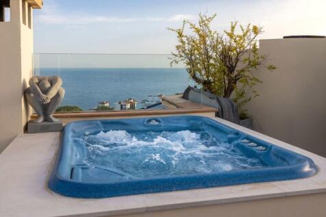 17-bendinat-Kuestenpanorama Penthouse-kaufen-jacuzzi