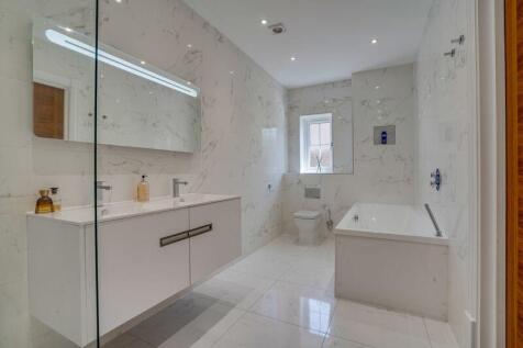 Master Bedroom En-Suite