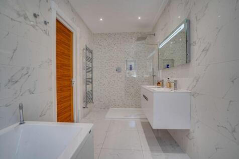 Master Bedroom En-Suite