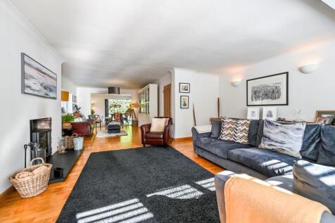 Lounge Overview