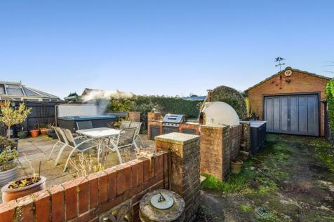 Garden &amp; Garage 