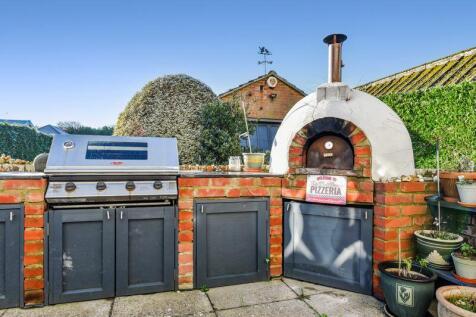 Outdoor Kitchen
