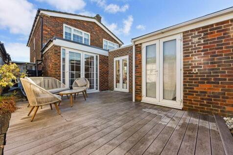 Rear Decking Area