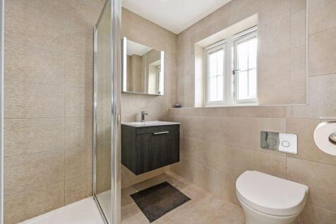Main En-Suite 