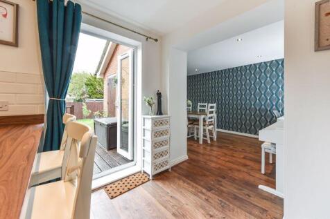 Open Plan Access From Kitchen to Fami...