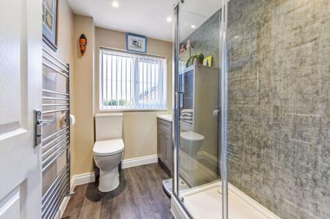 Family Shower Room 