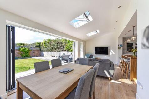 Extended Family &amp; Dining Room