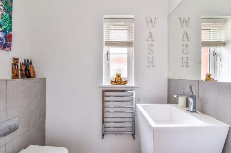 Downstairs Cloakroom 