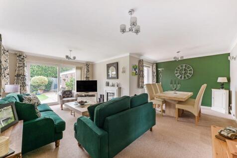 Lounge / Dining Room 